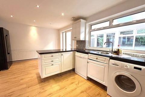 3 bedroom semi-detached house to rent, Sunnybank Avenue, Heaton Mersey, Stockport, SK4