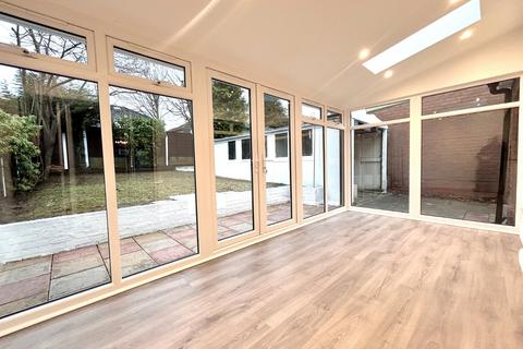 3 bedroom semi-detached house to rent, Sunnybank Avenue, Heaton Mersey, Stockport, SK4