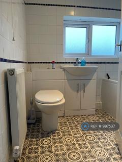 3 bedroom semi-detached house to rent, Preston, Preston, PR5