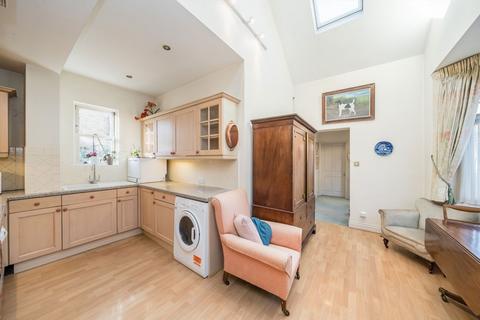 undefined, Denmark Road, Twickenham TW2