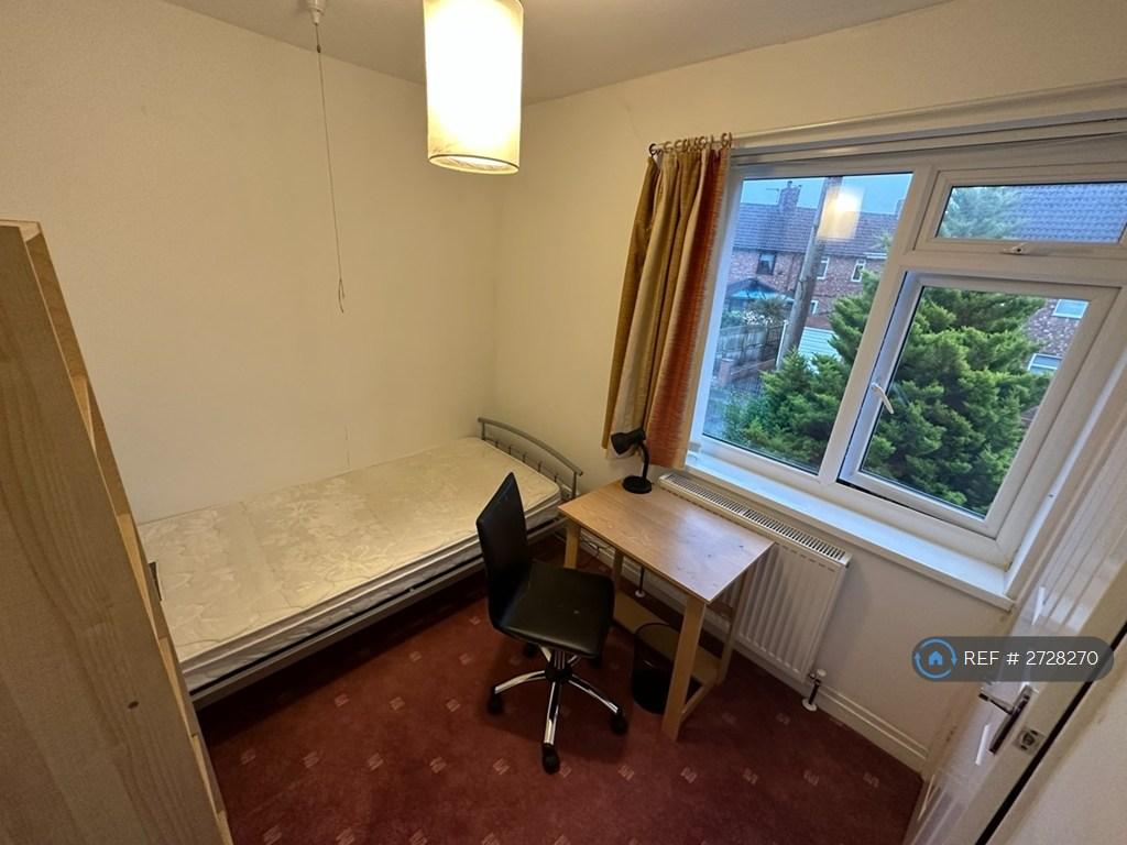 Upstairs Single With Built-In Wardrobe