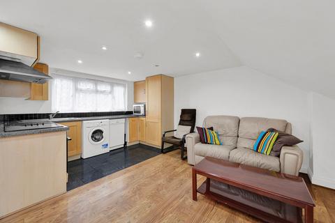 2 bedroom flat to rent, Brunswick Park Road, London, N11