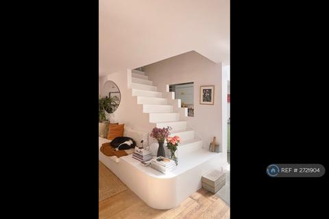 Ormsby Place, London, N16