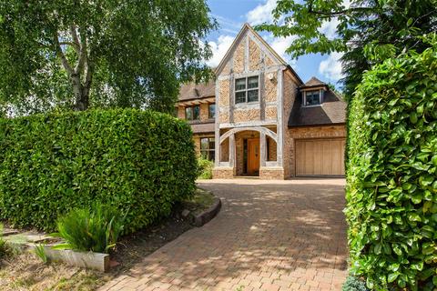 5 bedroom detached house to rent, Blundel Lane, Stoke D'abernon, Cobham
