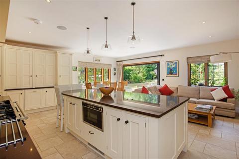 5 bedroom detached house to rent, Blundel Lane, Stoke D'abernon, Cobham