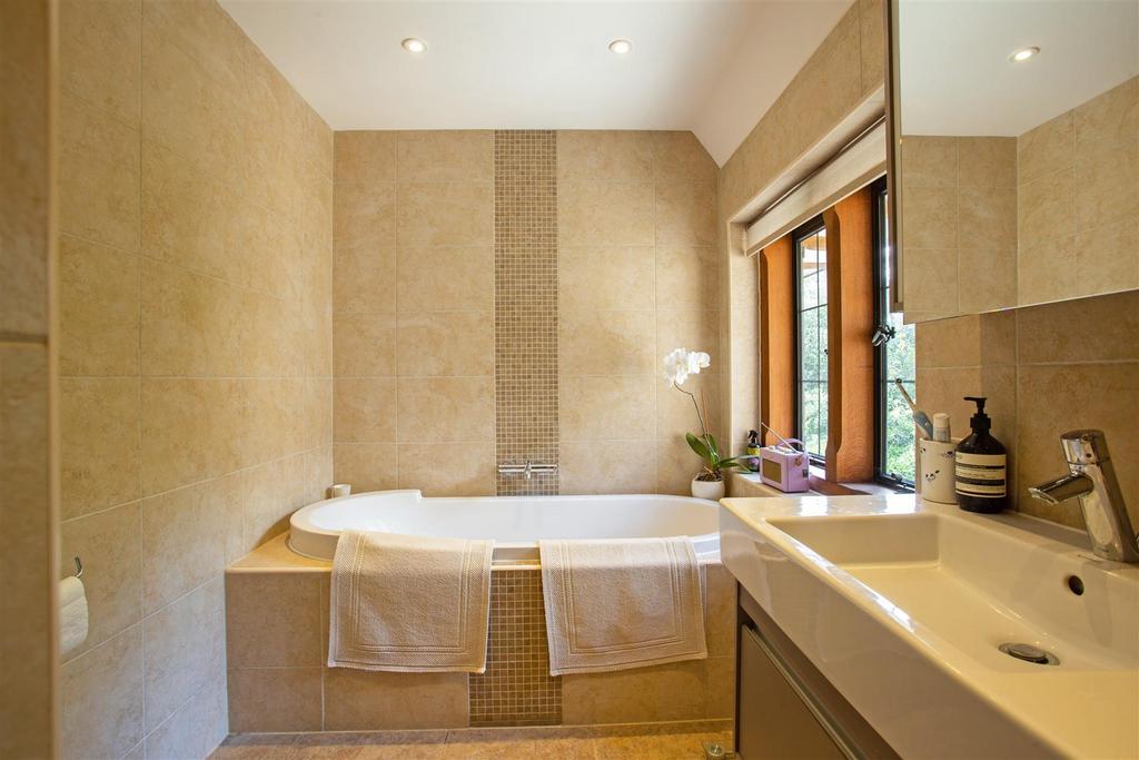 Verona, Blundel Lane fpz301892 (47).jpg