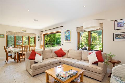 5 bedroom detached house to rent, Blundel Lane, Stoke D'abernon, Cobham