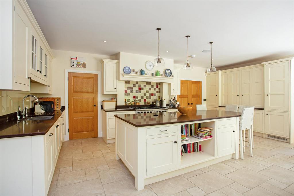 Verona, Blundel Lane fpz301892 (25).jpg