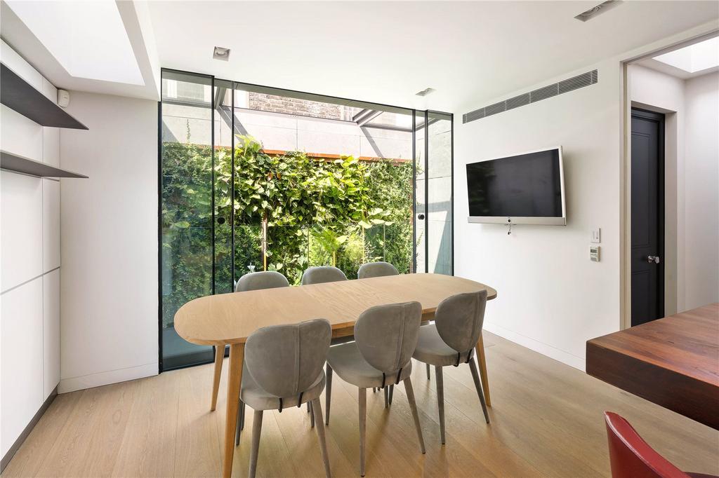 Breakfast Room