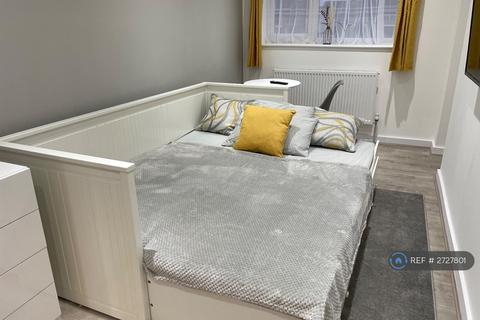 Garden Close, Ashford, TW15