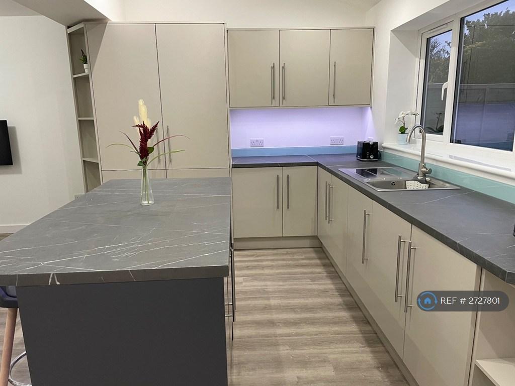 Very Homely Kitchen With Plenty Facilities