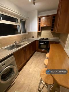 3 bedroom flat to rent, Hayward Court, London, SW4