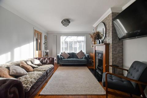 3 bedroom terraced house for sale, Sutherland Gardens, Rainham, Gillingham, ME8