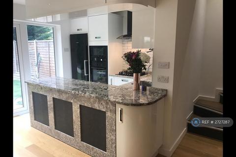 1 bedroom in a house share to rent, Kingfield Street, London, E14