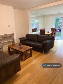 1 bedroom in a house share to rent, Kingfield Street, London, E14