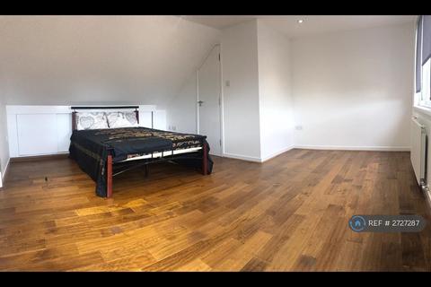 1 bedroom in a house share to rent, Kingfield Street, London, E14