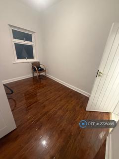 2 bedroom flat to rent, Derby Street, Burton-On-Trent, DE14