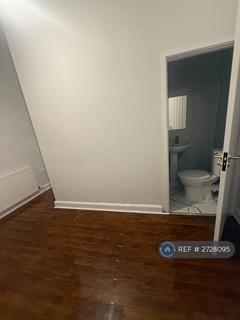 2 bedroom flat to rent, Derby Street, Burton-On-Trent, DE14