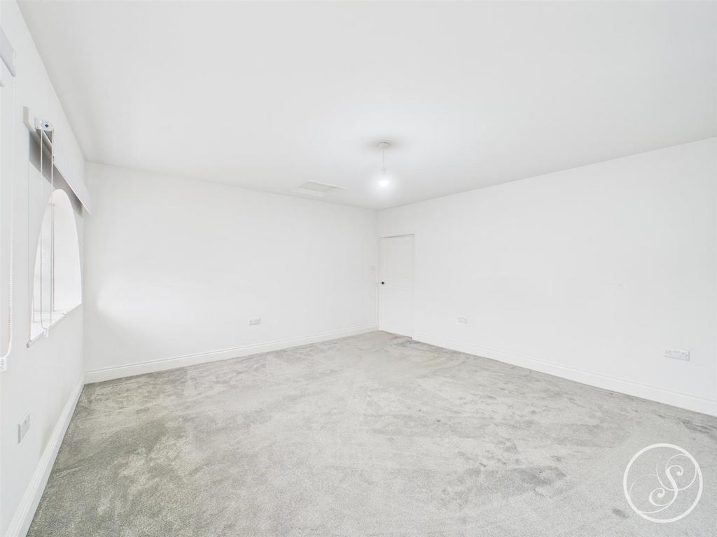 CAM02071 G0-PR0778-STILL011.jpg