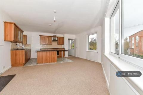 2 bedroom flat to rent, Barden Road, Tonbridge, TN9