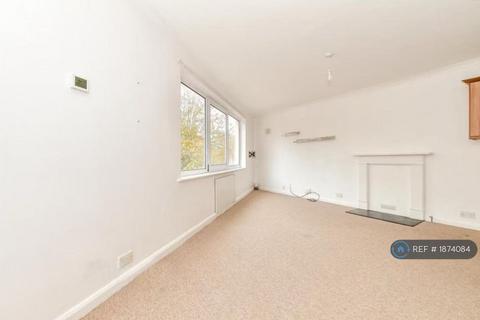 2 bedroom flat to rent, Barden Road, Tonbridge, TN9