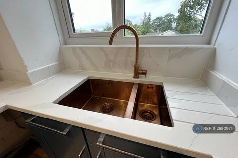 2 bedroom flat to rent, Nairn Court, Bournemouth, BH3