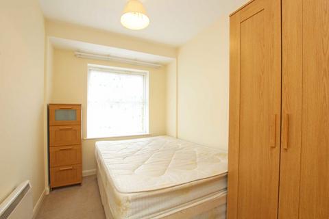 undefined, London Road, Isleworth TW7