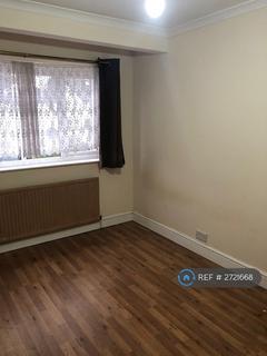 1 bedroom in a house share to rent, Heath Road, Hounslow, TW3