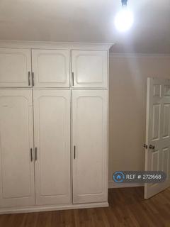 1 bedroom in a house share to rent, Heath Road, Hounslow, TW3