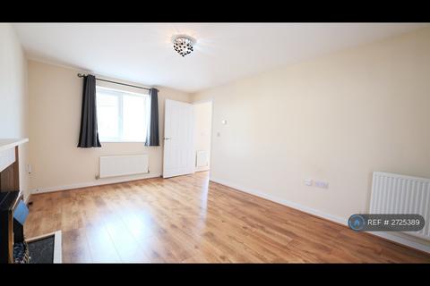 3 bedroom semi-detached house to rent, Webley Grove, Woodsetton, Dudley, DY1