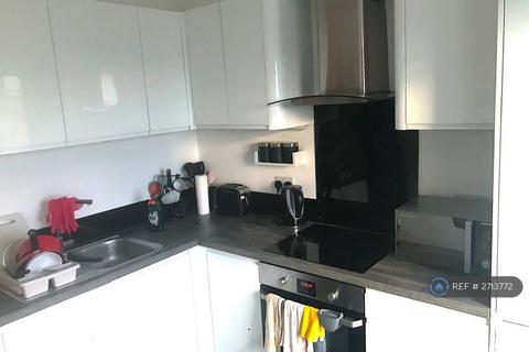 2 bedroom flat to rent, Gardner's Crescent, Edinburgh, EH3