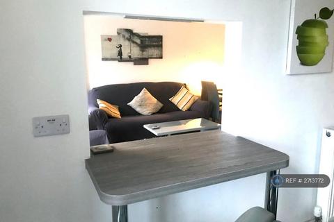 2 bedroom flat to rent, Gardner's Crescent, Edinburgh, EH3