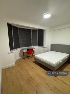 1 bedroom in a house share to rent, Balnacraig Avenue, London, NW10