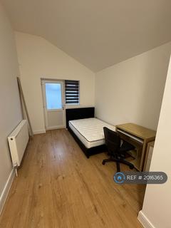 1 bedroom in a house share to rent, Balnacraig Avenue, London, NW10