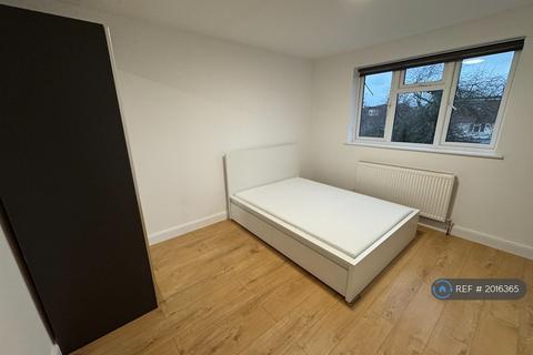 1 bedroom in a house share to rent, Balnacraig Avenue, London, NW10