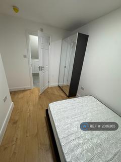 1 bedroom in a house share to rent, Balnacraig Avenue, London, NW10