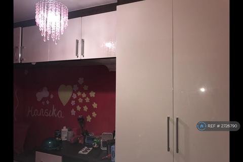 undefined, Oatlands Drive, Slough, SL1