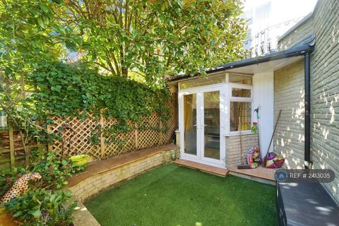 2 bedroom flat to rent, Upper Perk Road, London, NW3