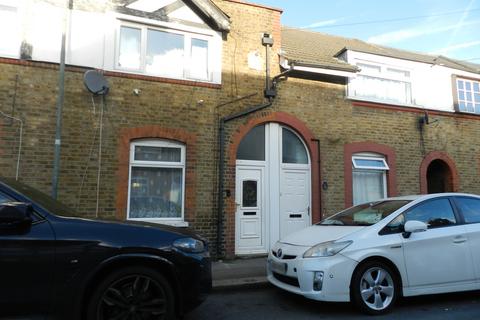 Swanfield Road, Waltham Cross EN8