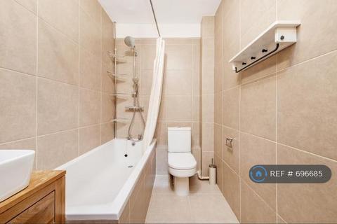 1 bedroom flat to rent, Peters Court, London, W2