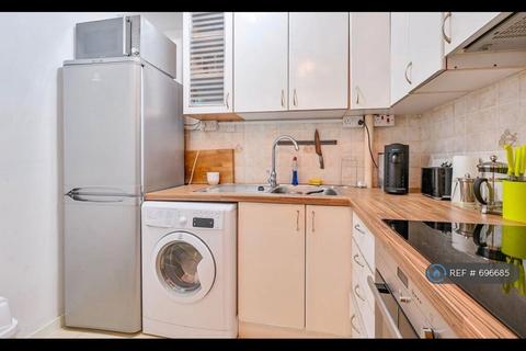 1 bedroom flat to rent, Peters Court, London, W2