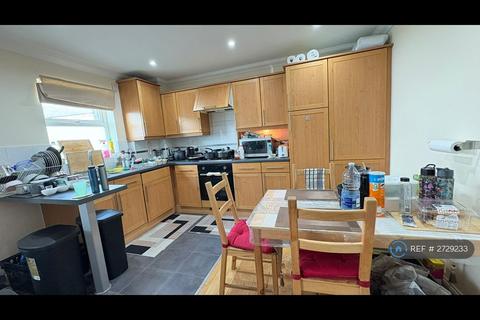 undefined, White Lodge Close, Isleworth, TW7