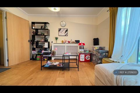 undefined, White Lodge Close, Isleworth, TW7