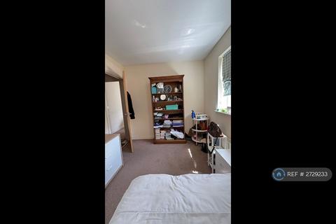 undefined, White Lodge Close, Isleworth, TW7