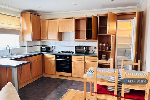 White Lodge Close, Isleworth, TW7