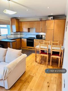 2 bedroom flat to rent, White Lodge Close, Isleworth, TW7