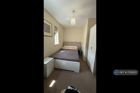 2 bedroom flat to rent, White Lodge Close, Isleworth, TW7