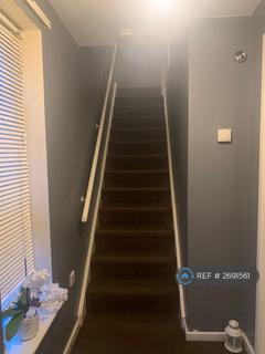 3 bedroom semi-detached house to rent, Honeysuckle Drive, Dewsbury, WF12