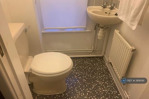 3 bedroom semi-detached house to rent, Honeysuckle Drive, Dewsbury, WF12