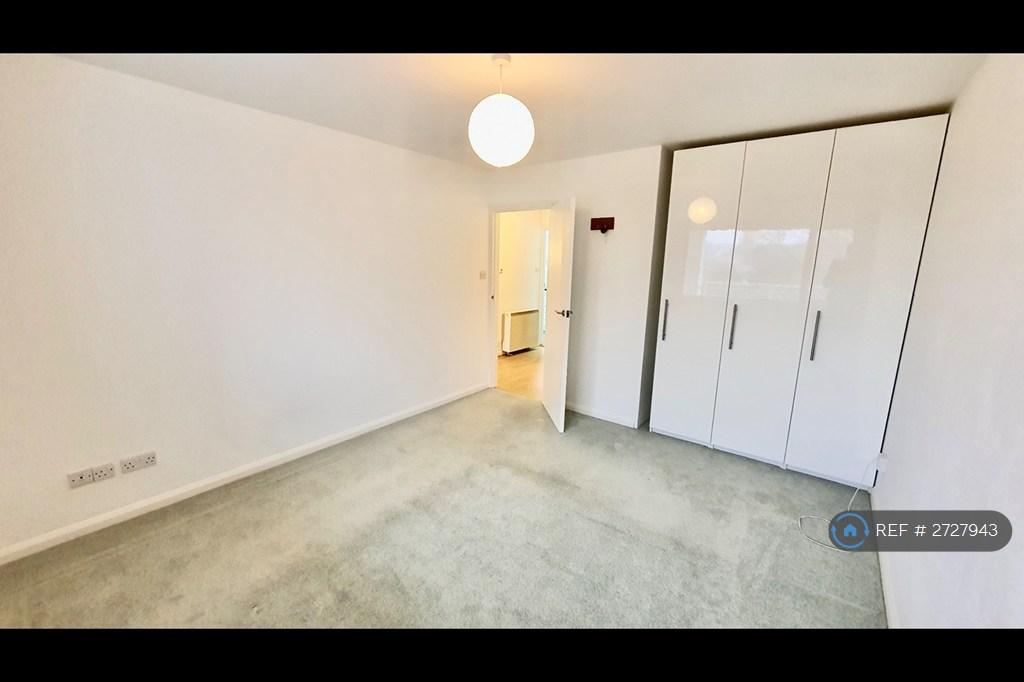 Master Bedroom Fitted Wardrobes